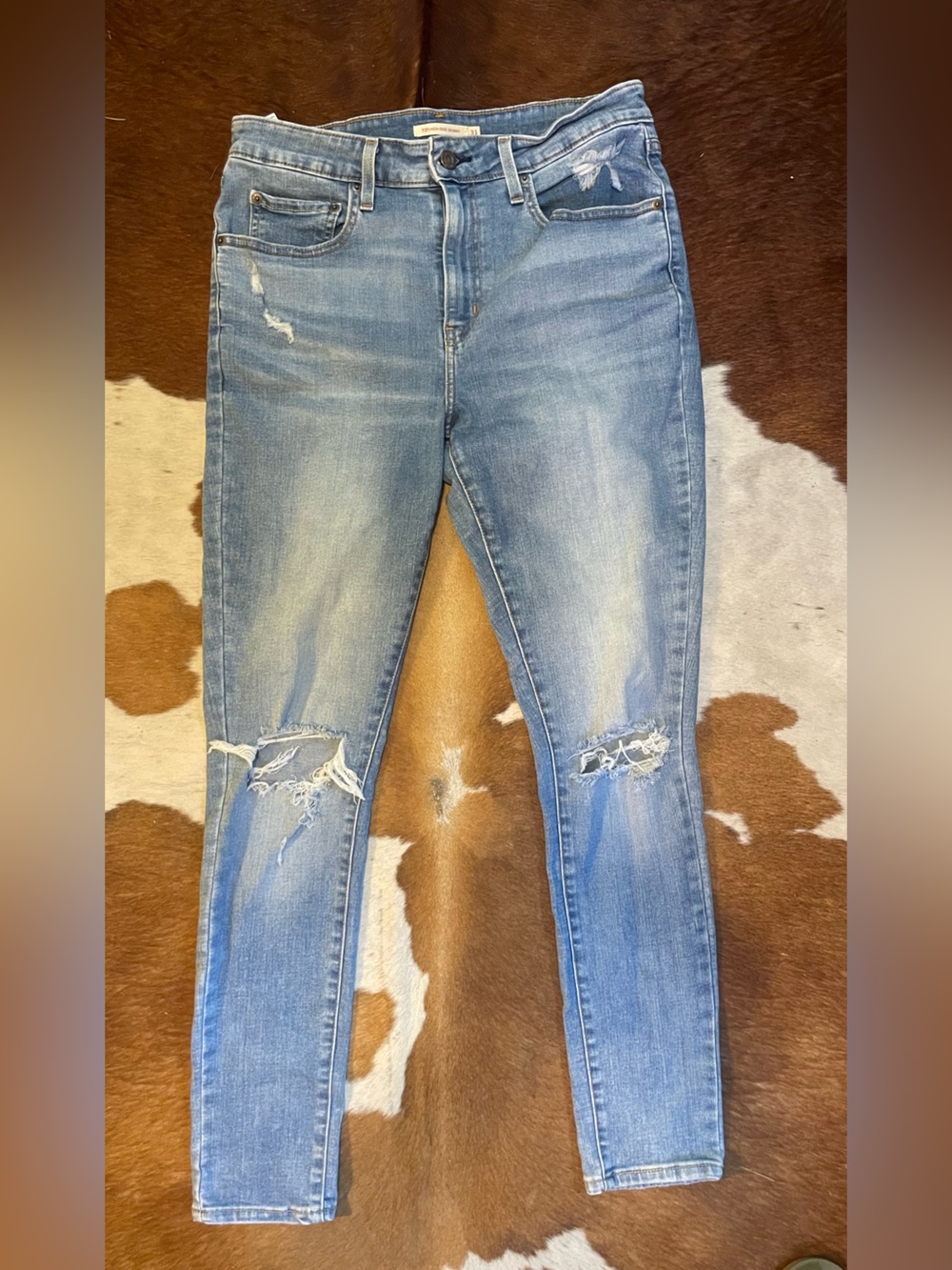 Levi's Light Blue Ripped Skinny Jeans women’s size 31